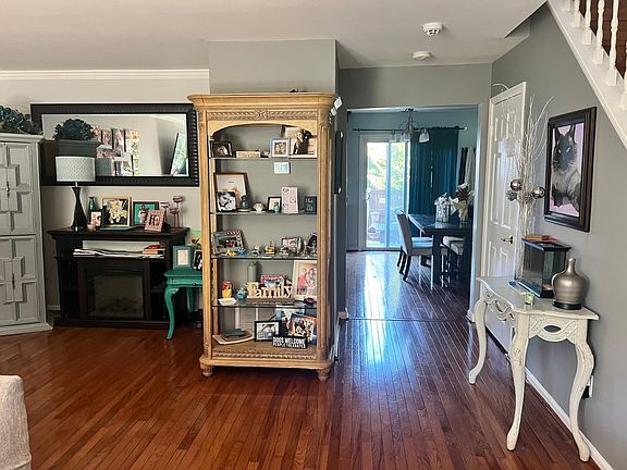 3rd image of 8546 Enochs Dr