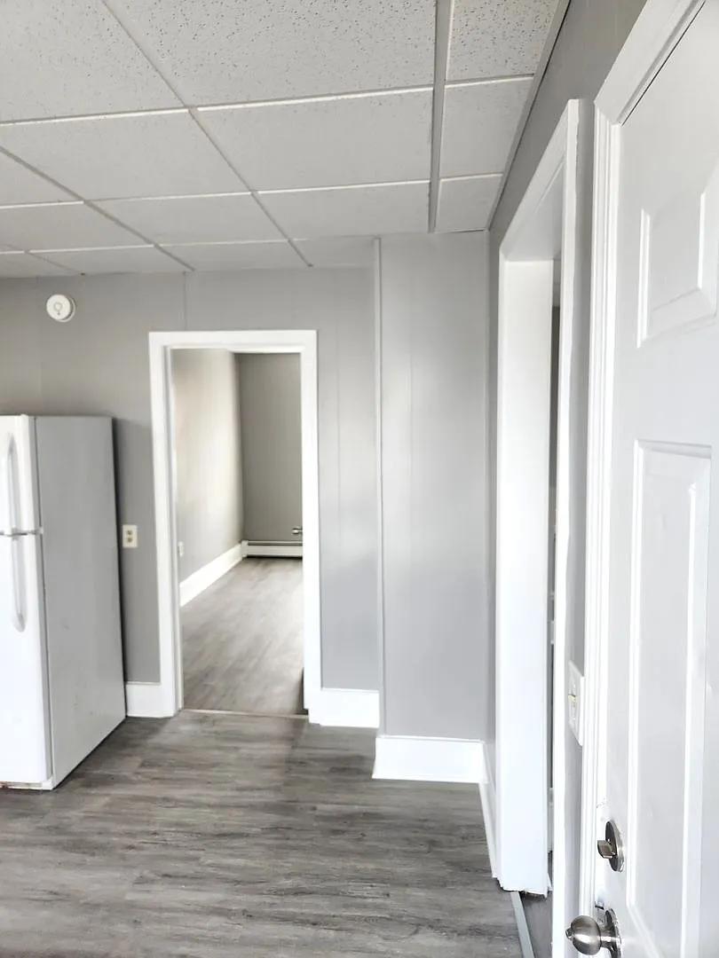**Pawtucket/Woodlawn Large Three Bed - $1,695 Section 8 Welcome** — Photo 3