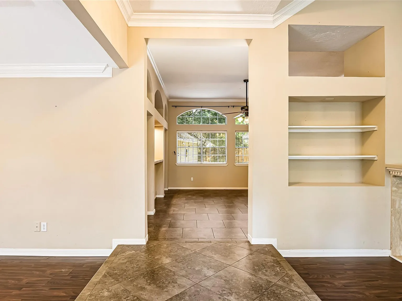 4 bed, 2.0 bath, 2062 sqft, $2,500 — Photo 3