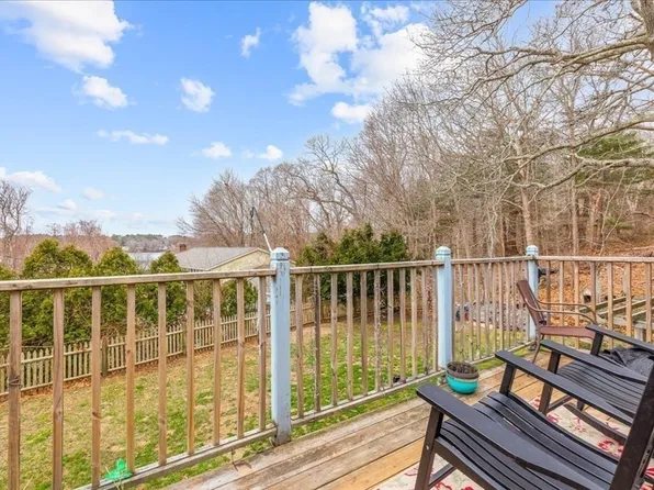 15 Clearwater Dr, Plymouth, MA 02360