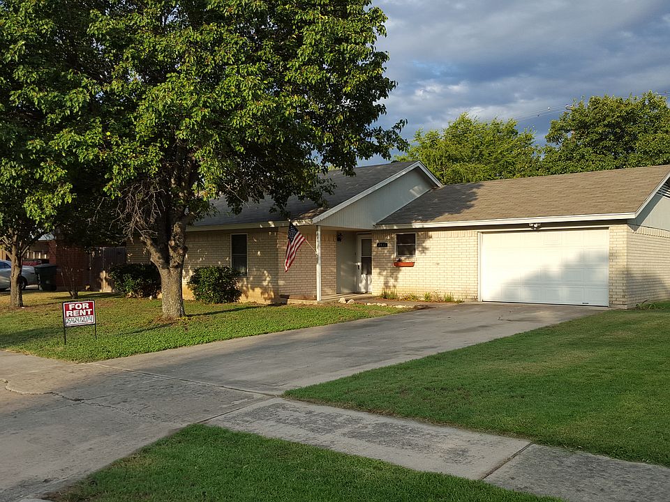 1st image of 2411 Lago Trl