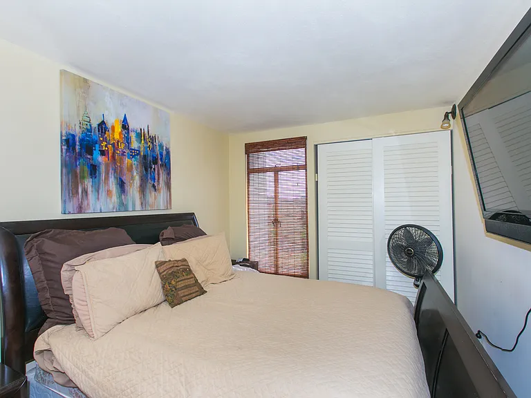 1511 Nuuanu Ave #639 — Photo 23