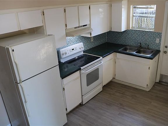 3rd image of 2784 46th Ave N