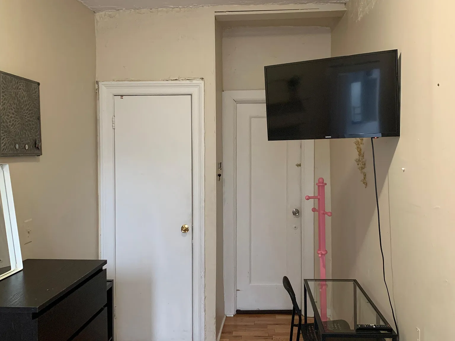 3 bed, $900 — Photo 2