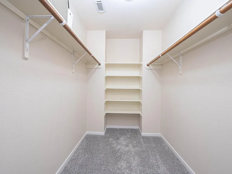 7902 Feather Springs Dr — Photo 35