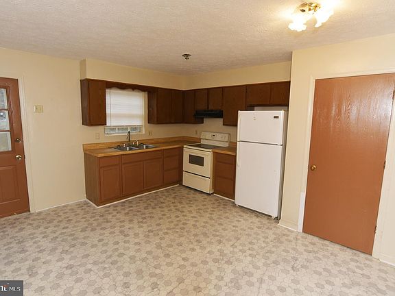 5th image of 221 Nottoway Dr