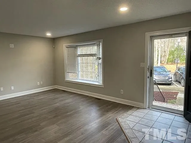 704 Collington Dr — Photo 7