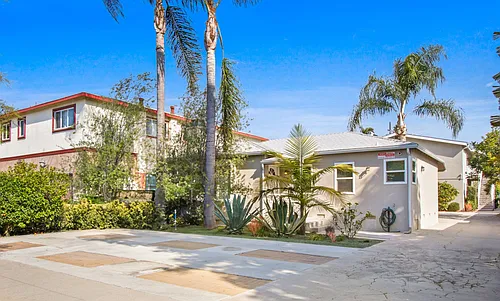 1531 Harvard St in Santa Monica - steps to Water Garden and SM Blvd! Photo 1