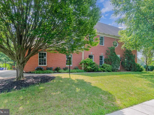 1218 Kings Cir, Mechanicsburg, PA 17050
