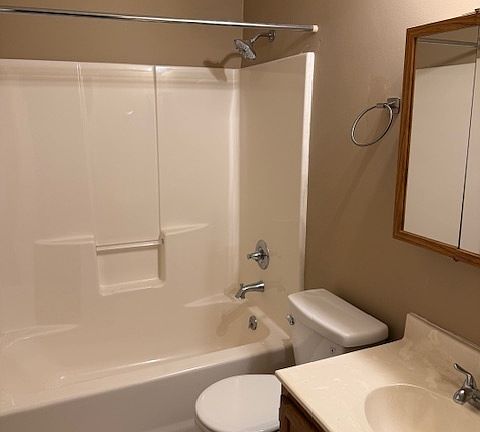 5th image of 23 Hickory Ln S