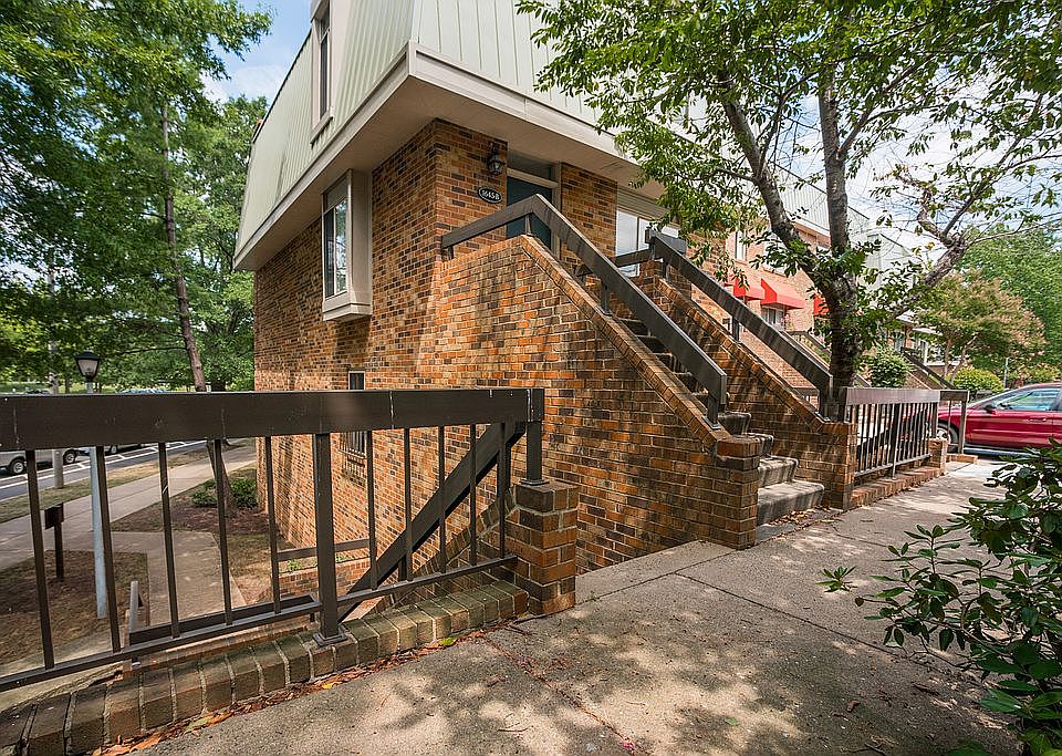 2nd image of 1645 S Hayes St #2