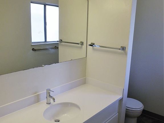 5th image of 10323 Greenwood Ct APT 2