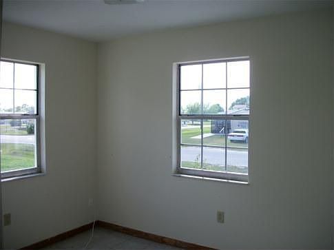 2nd image of 405 Oakmont Ave