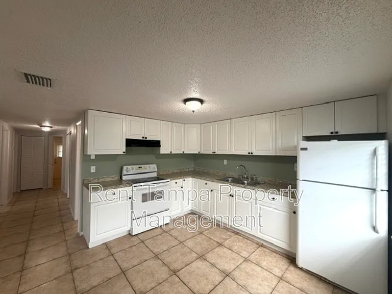 3 bed, 2.0 bath, 936 sqft, $2,150 — Photo 4