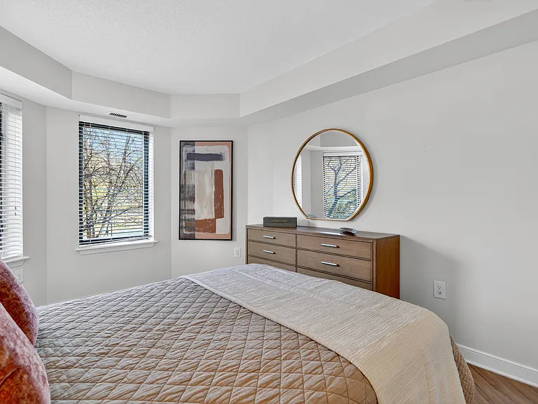 The Saratoga Apartments — Photo 12