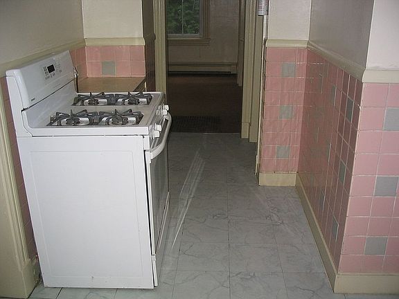 40 Yeoman St. Kitchen