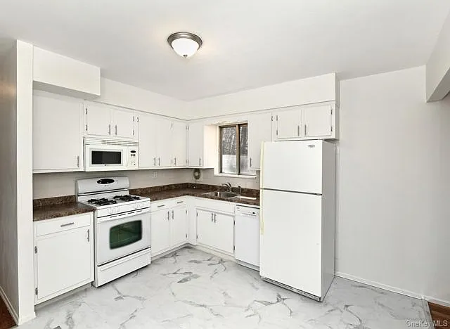 8 Harbor Hill Rd #2 — Photo 8