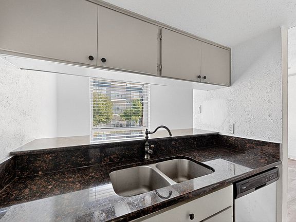 3rd image of 2003 Bennett Ave APT 205