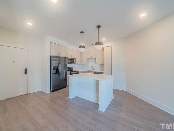 5th image of 3806 University Dr