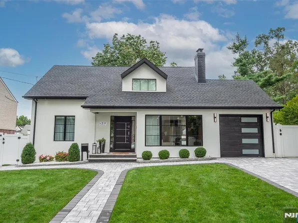 920 Phelps Rd, Teaneck, NJ 07666