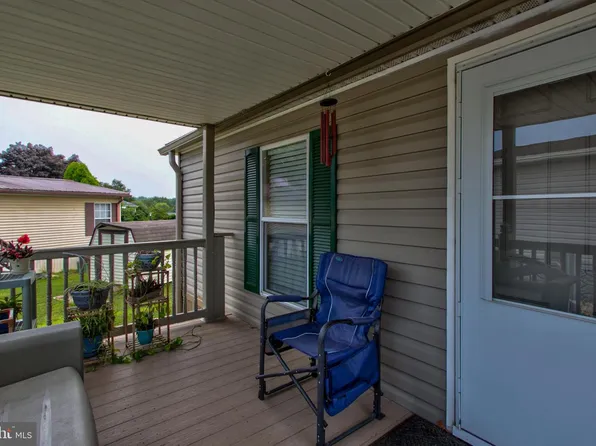 106 Falcon Ct, Lancaster, PA 17603