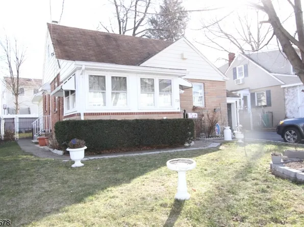 721 River Dr, Elmwood Park Boro, NJ 07407
