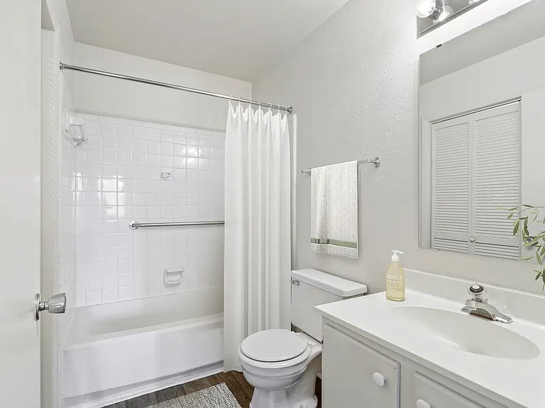 Eastchester Ridge Apartments — Photo 23