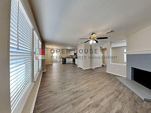 3rd image of 2726 Prairie Creek Dr