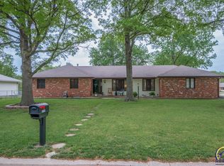 2936 SE Skylark Dr, Topeka, KS 66605