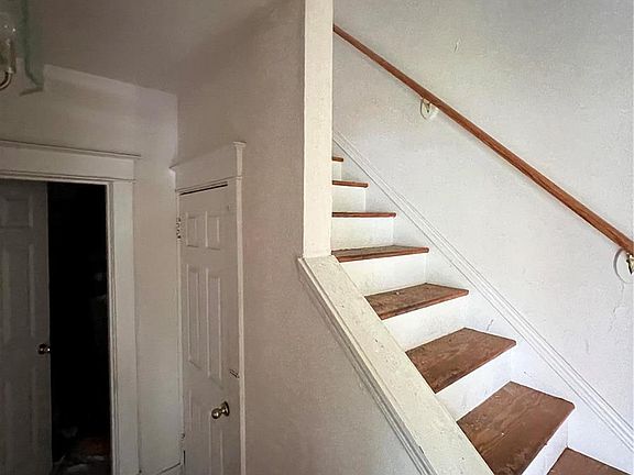 3rd image of 4926 Davison Ave
