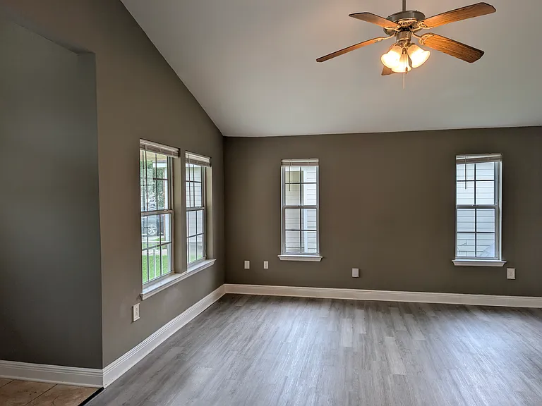 3327 Golden Rain Dr — Photo 25