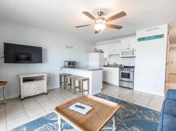 15 Nathan St Unit 202, Wrightsville Beach, NC 28480