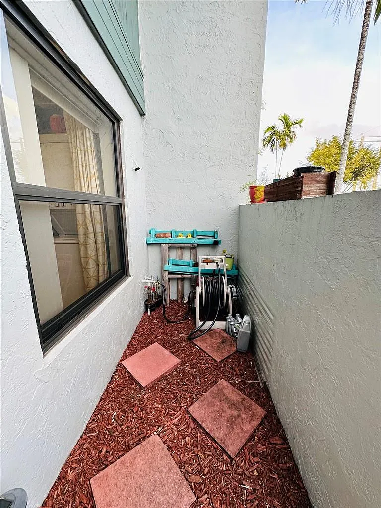 2 bed, 2.5 bath, 1214 sqft, $2,600 — Photo 2