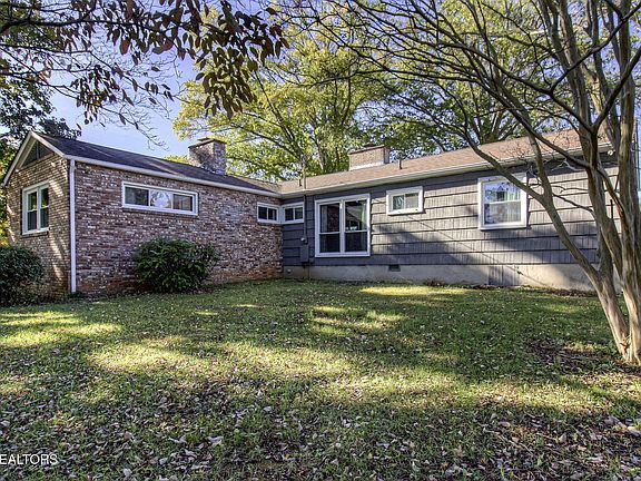 3rd image of 3614 Riverview Dr