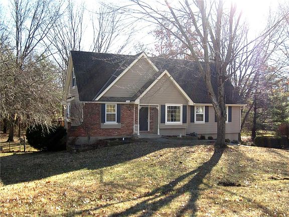 Lap siding is a concrete material/Brick trim