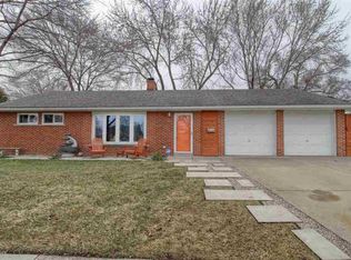 15891 E Crestmont St, Roseville, MI 48066