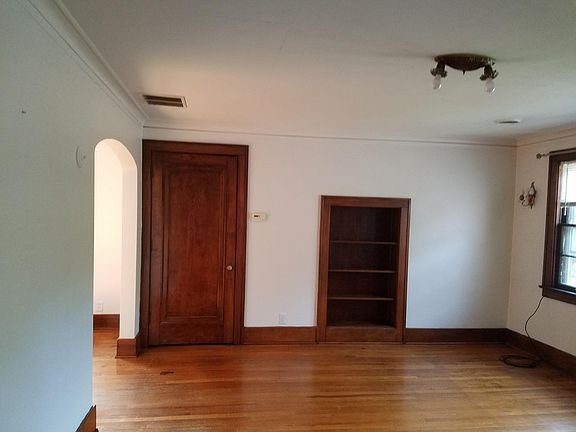 3rd image of 421 E Kingsley St #2