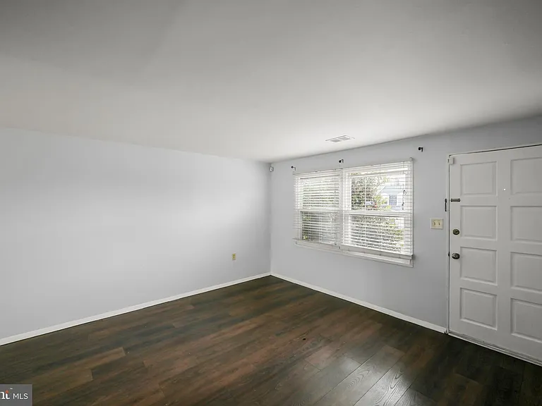 1610 Wentworth Ave — Photo 11