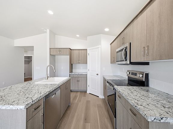 5th image of 211 W 17th Ave