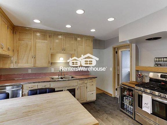 5th image of 2539 Buchanan St NE