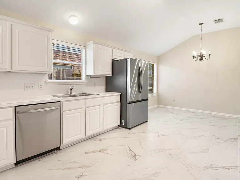 14615 Rochelle Ct — Photo 12