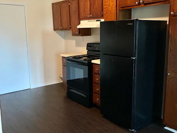 Spacious Kitche with plenty of cabinet space!