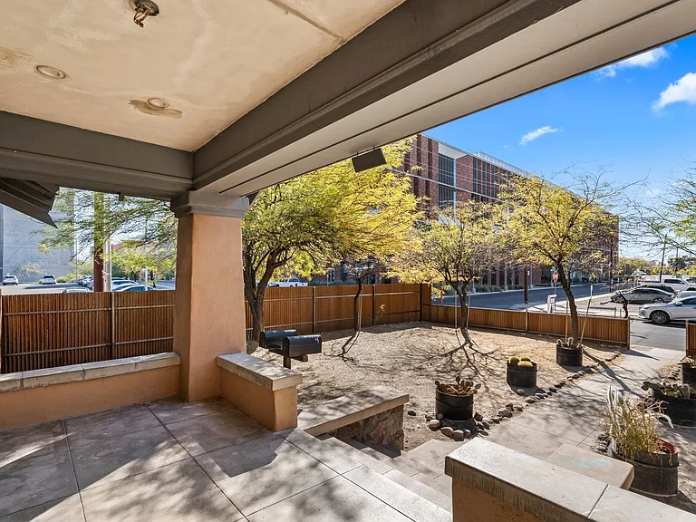 1541 E Mabel St — Photo 39