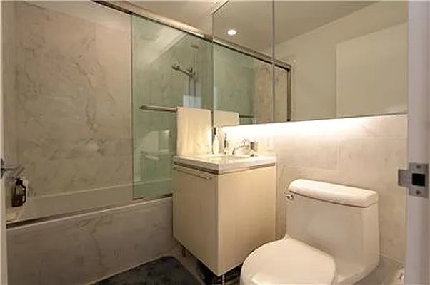 Rented by Domus Realty | media 7