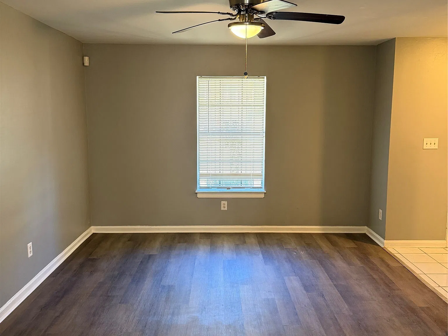 3 bed, 2.0 bath, 1108 sqft, $1,050 — Photo 2