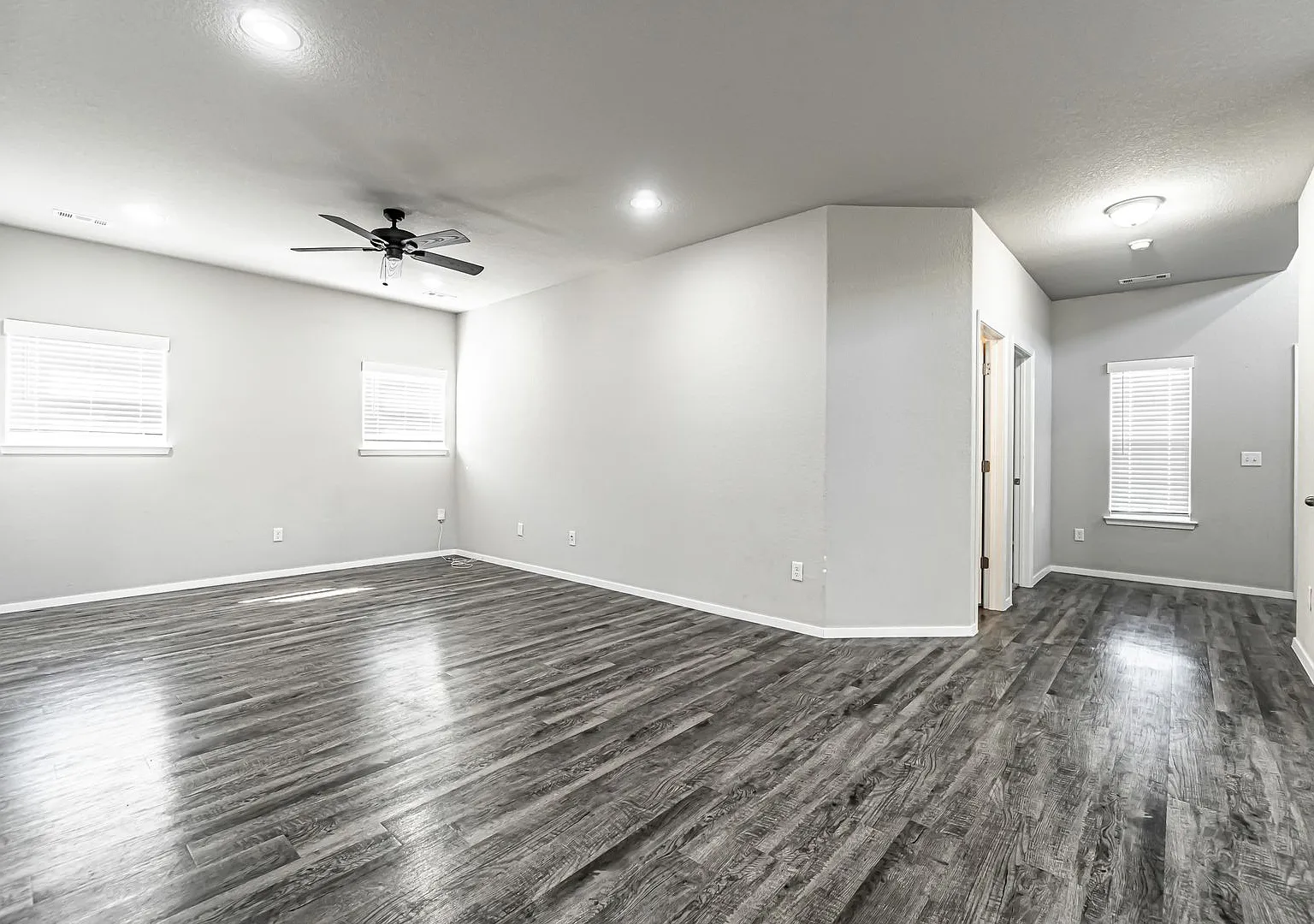 Welcome to this stunning 3-bedroom, 3-bathroom home located in the heart of Bentonville — Photo 2