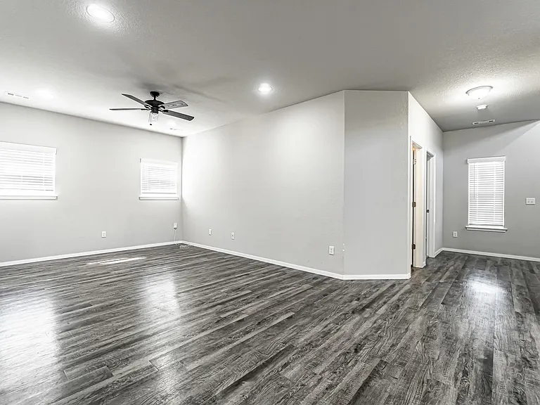 6605 SW Warrington Rd — Photo 2