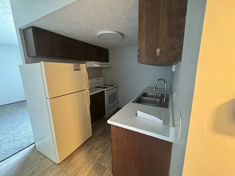 341 S 27th St #10 — Photo 5
