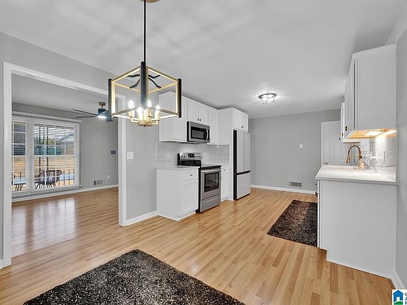 5th image of 301 Mozelle Cir