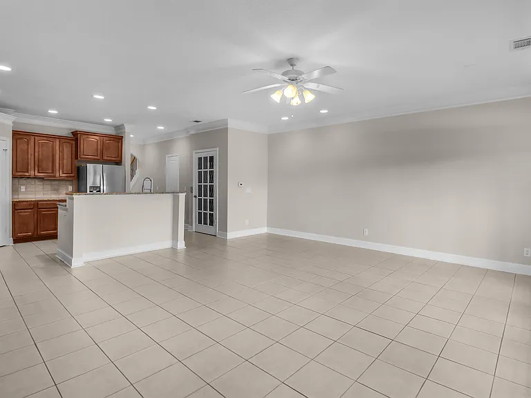 125 Ventura Pl — Photo 16